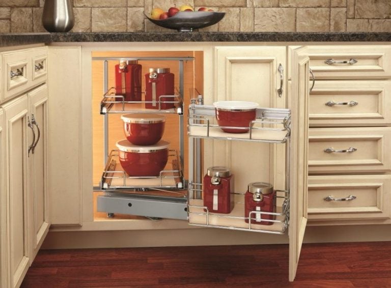 Choosing Corner Cabinets in your Kitchen - Blind Corner vs. Lazy Susan