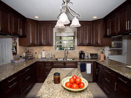 Country kitchen cabinets