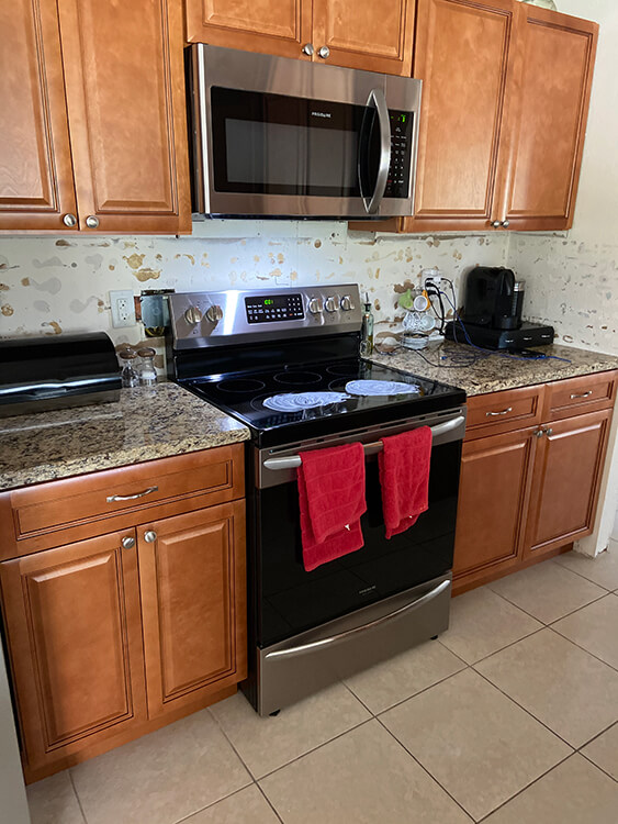 Cinnamon Glaze cabinets, photo 32