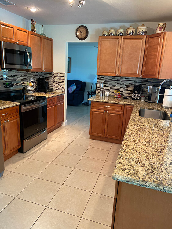 Cinnamon Glaze cabinets, photo 33