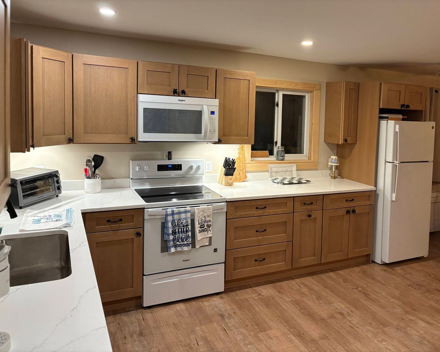 Homestead Oak cabinets, photo 1