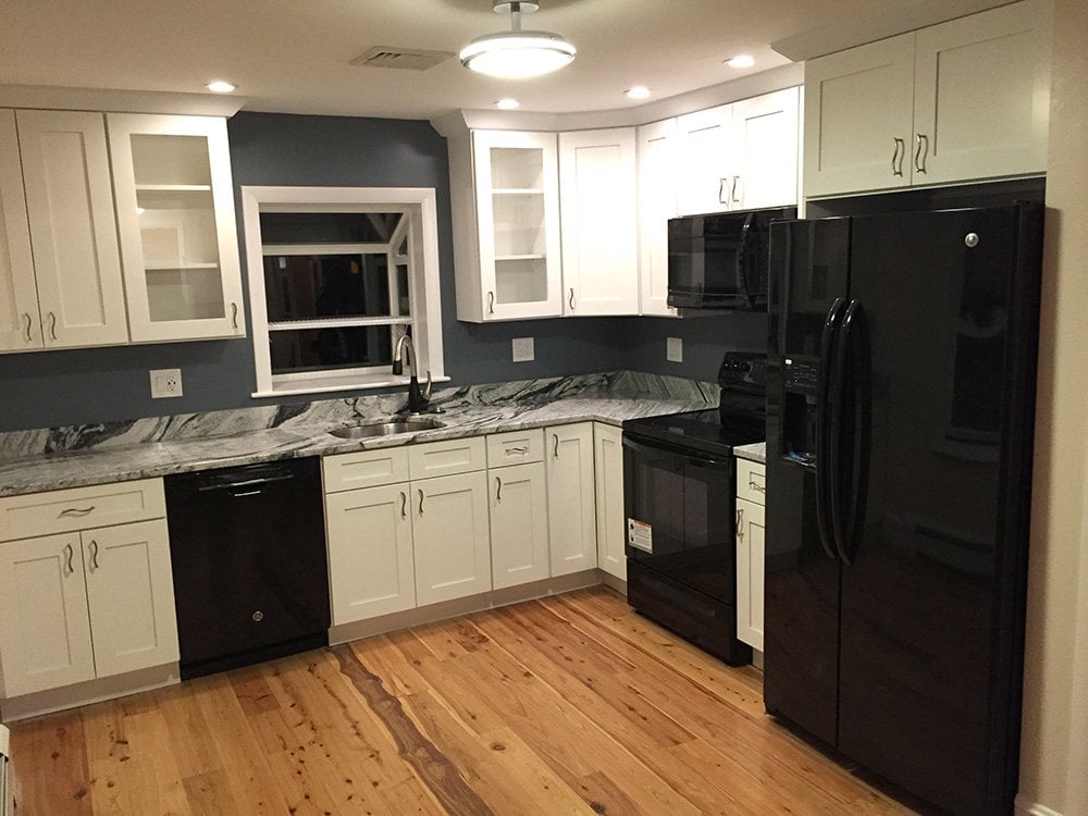 Ice White Shaker cabinets, photo 15