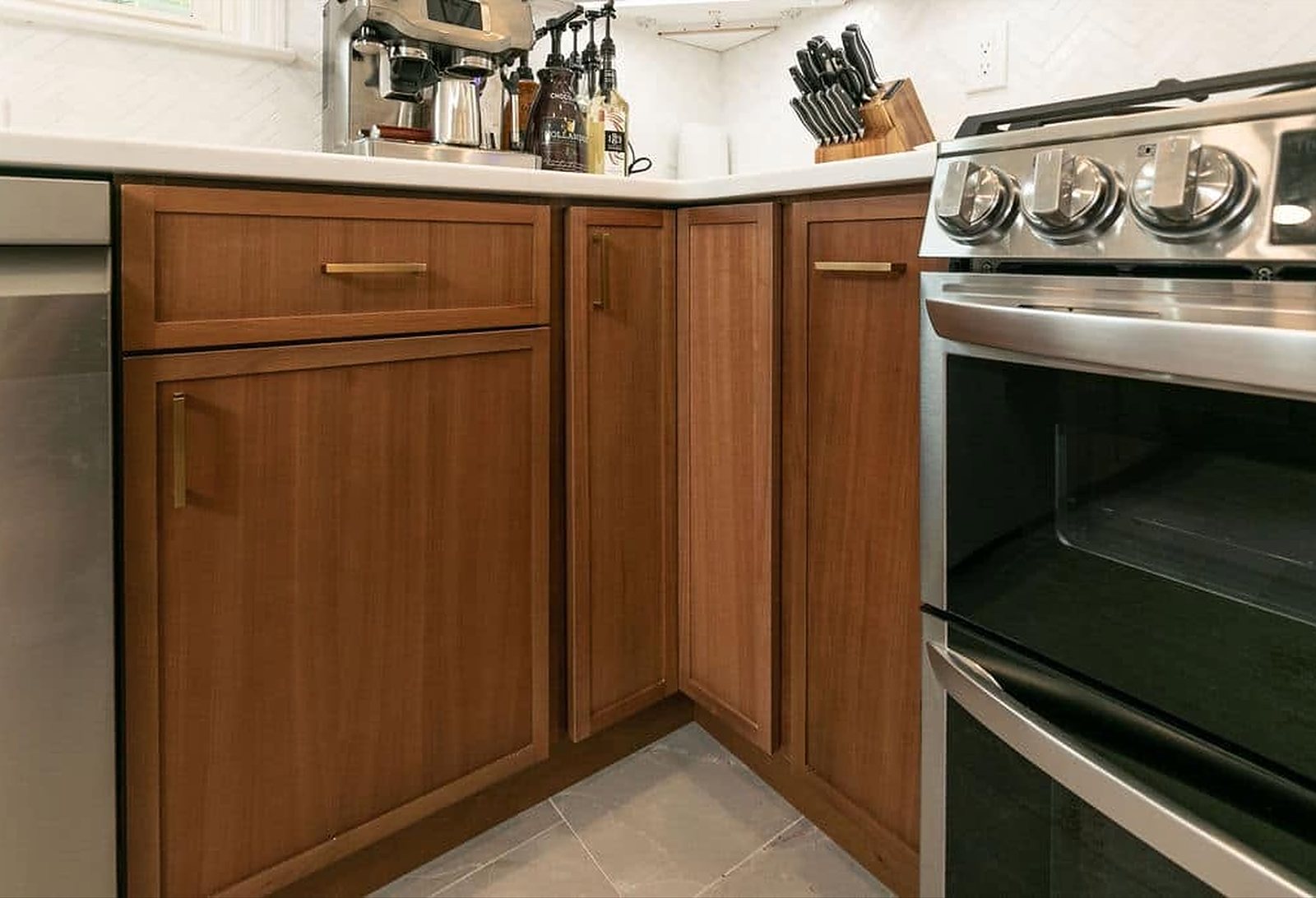 Petit Brown cabinets, photo 5