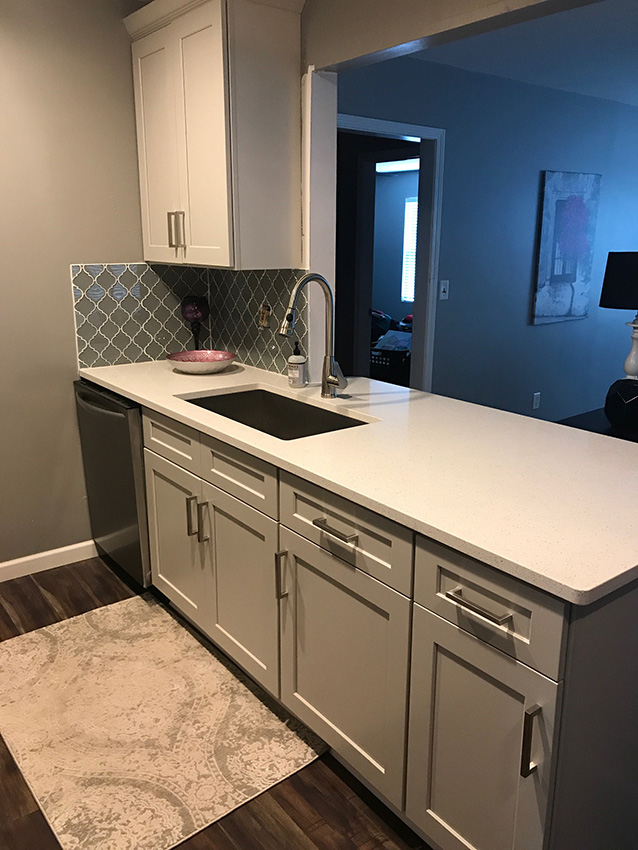 Shaker Light Gray cabinets, photo 1