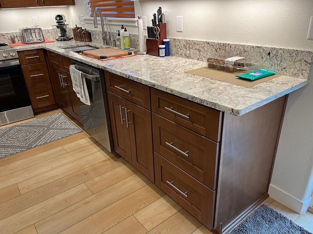 Woodland Brown Shaker cabinets, photo 8
