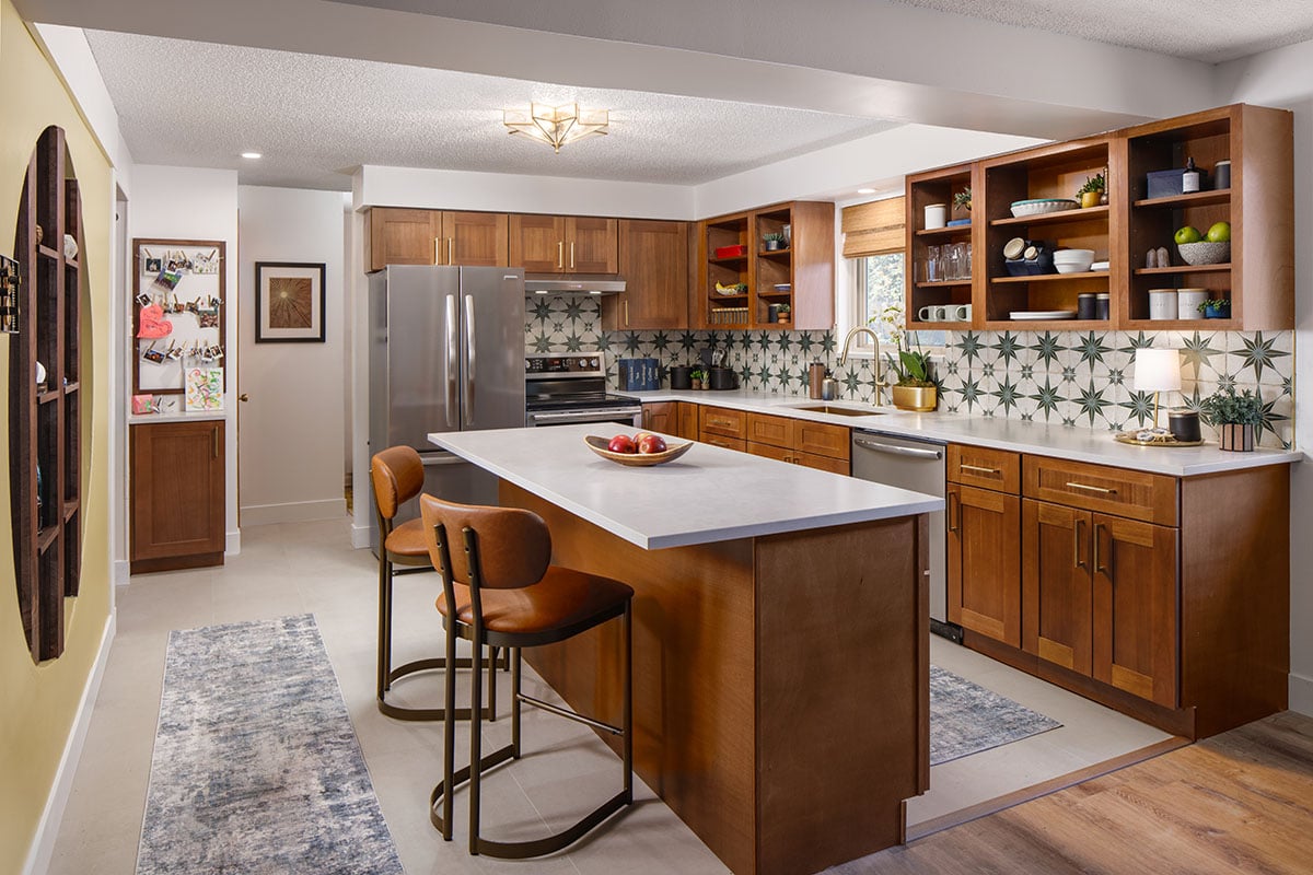 Woodland Brown Shaker cabinets, photo 1