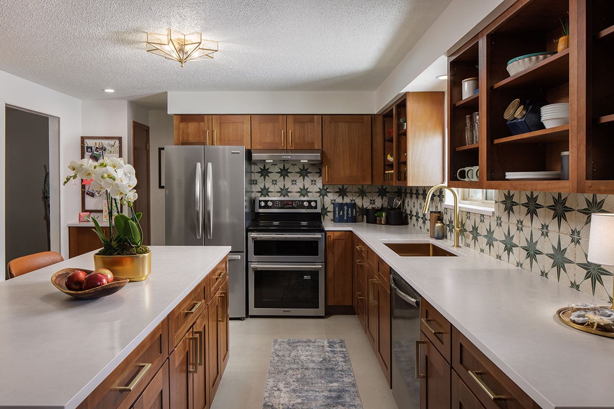 Woodland Brown Shaker cabinets, photo 3
