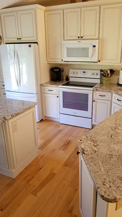 York Antique White cabinets, photo 9