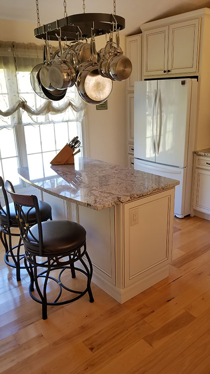 York Antique White cabinets, photo 10