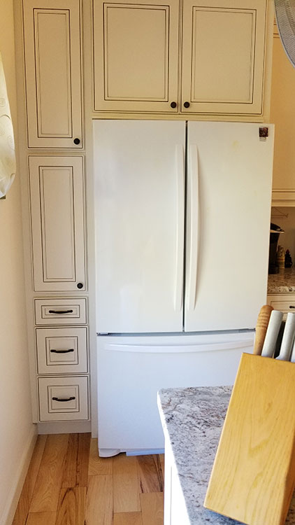 York Antique White cabinets, photo 2